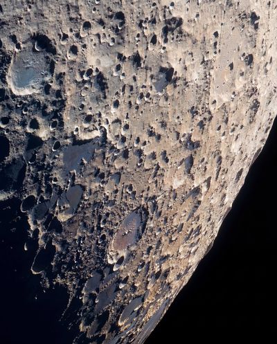 Maan close-up